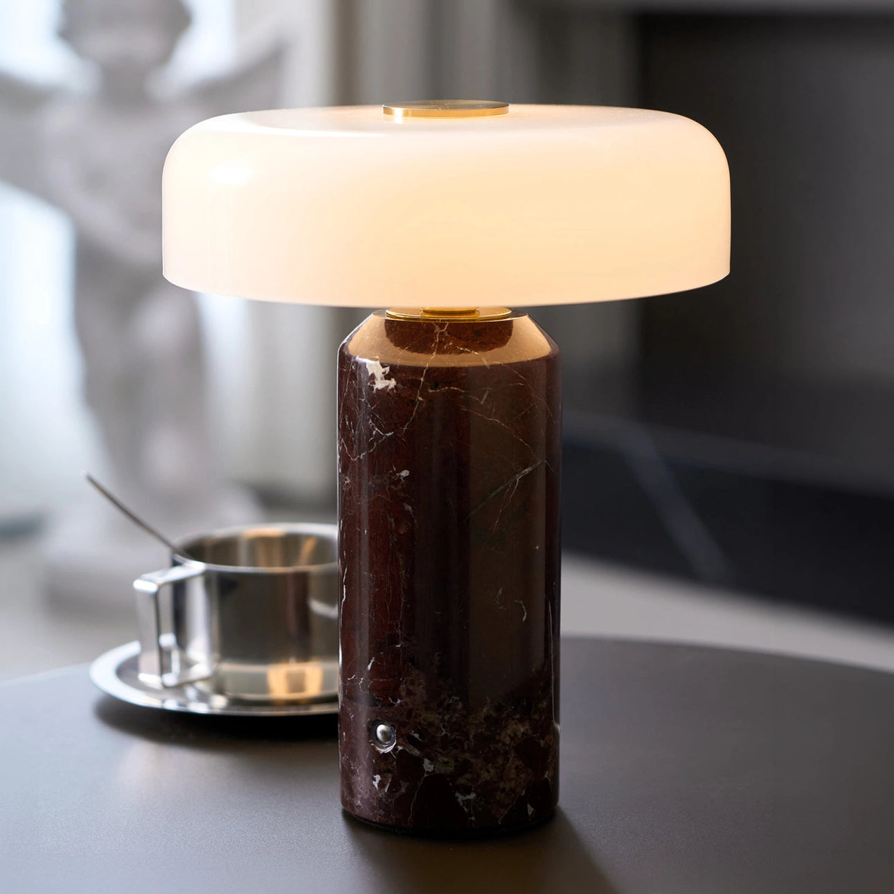 Lampe champignon design marbre rouge tasse