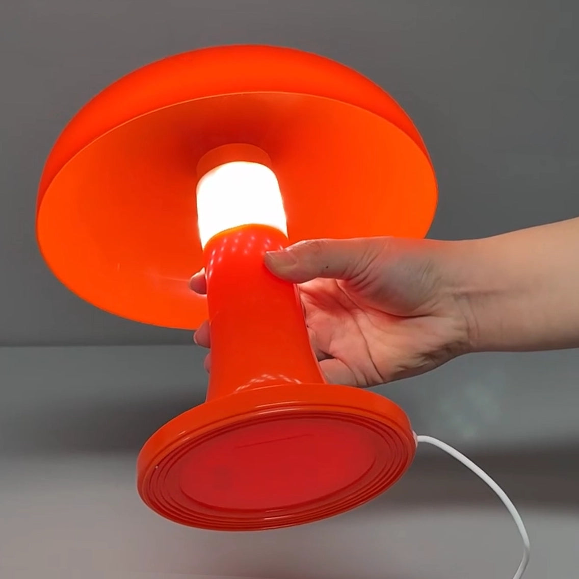 Lampe champignon orange dessous