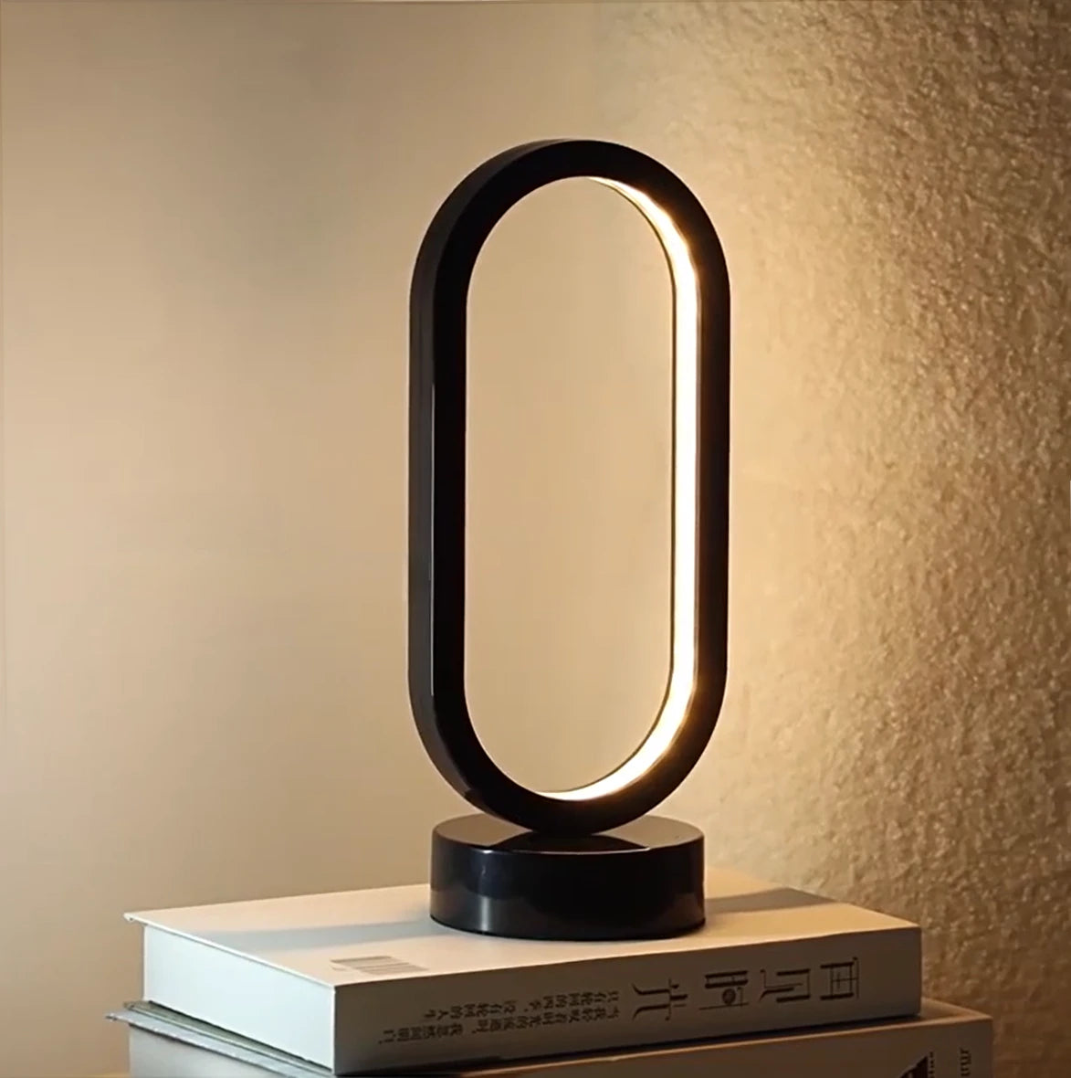 lampe à poser ovale mur chaud