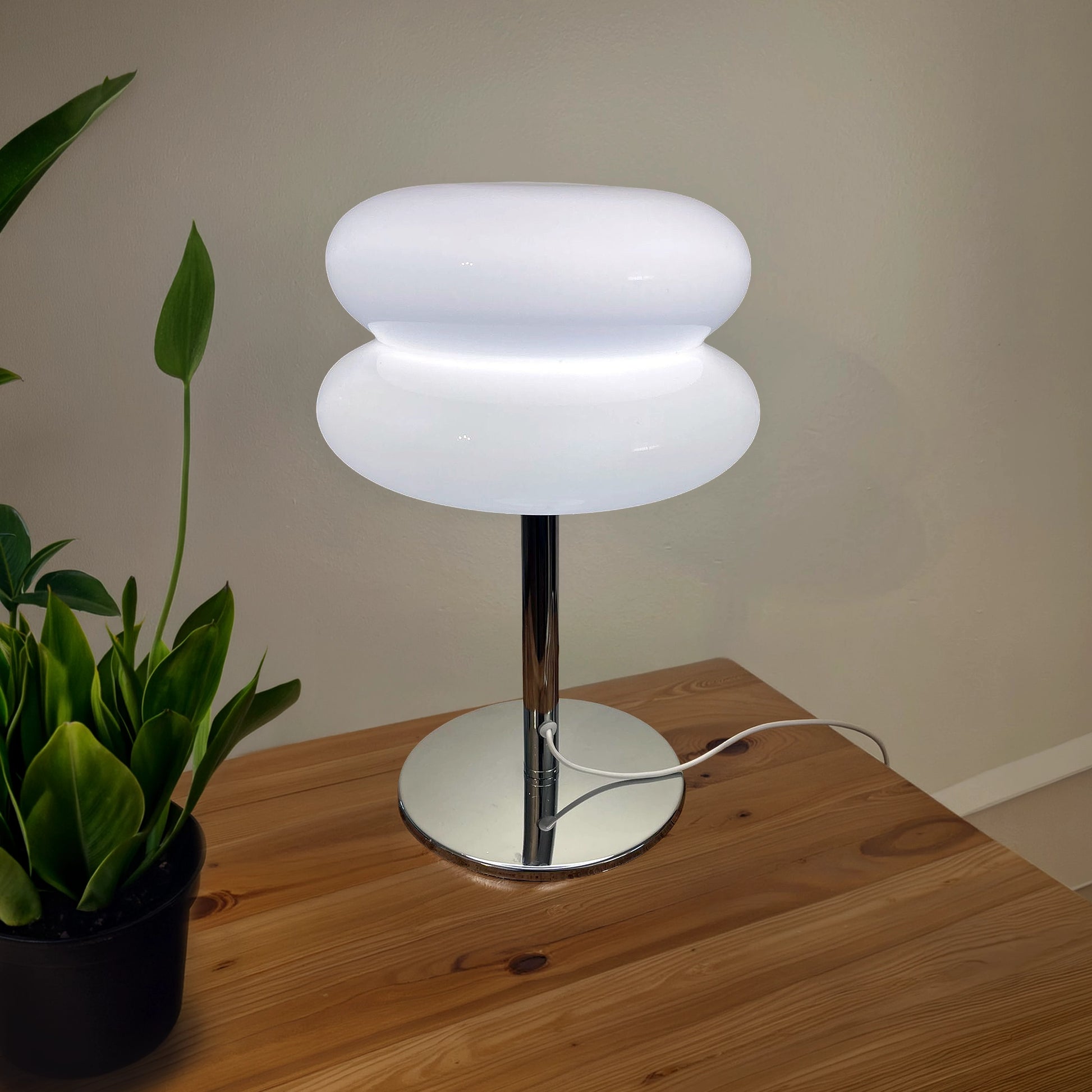 lampe de table verre vintage blanche plante